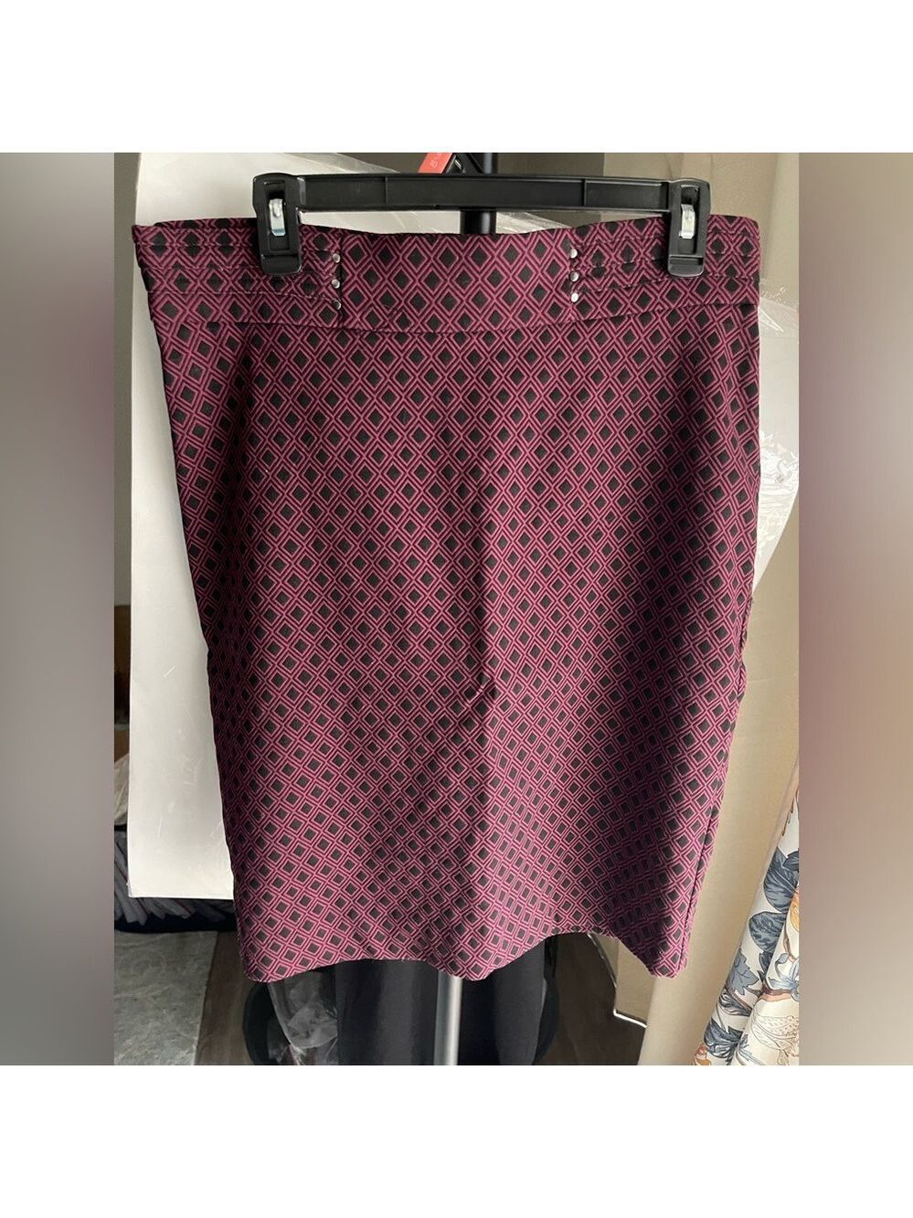 Linda Matthew’s Chic Patterned Women's Pencil Skirt